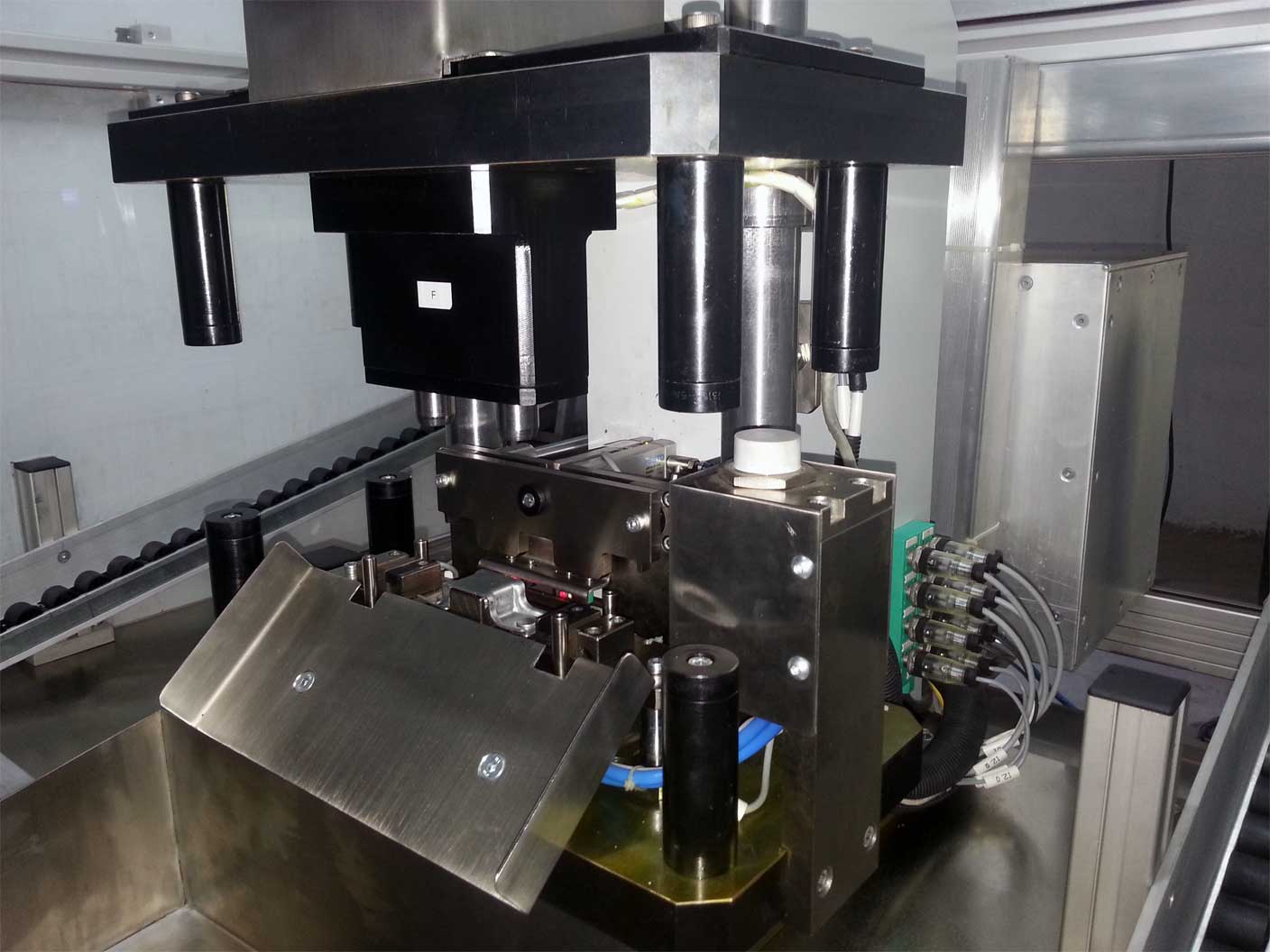 Automatic Testing And Marking Lines
